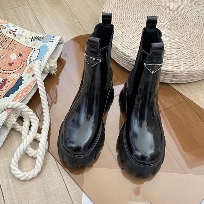 Designer de luxe haute édition Chelsea bottes courtes femmes 2023 nouvelle étiquette triangulaire tuyau de fumée Matsuke bottes Martin surélevées à fond épais