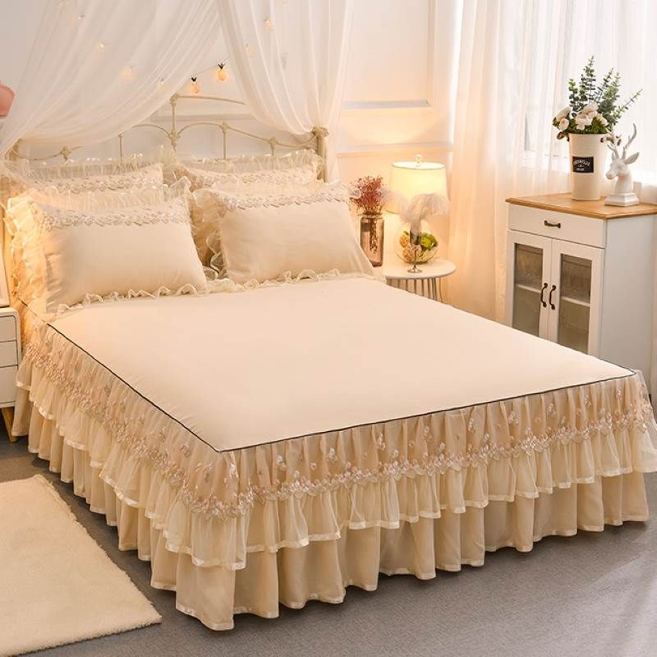 3 pezzi / set Beige Principessa Biancheria da letto in pizzo Lenzuolo Federe Solido Ragazze Copriletto Gonna letto Decorazione di cerimonia nuziale Coprimaterasso 1250l