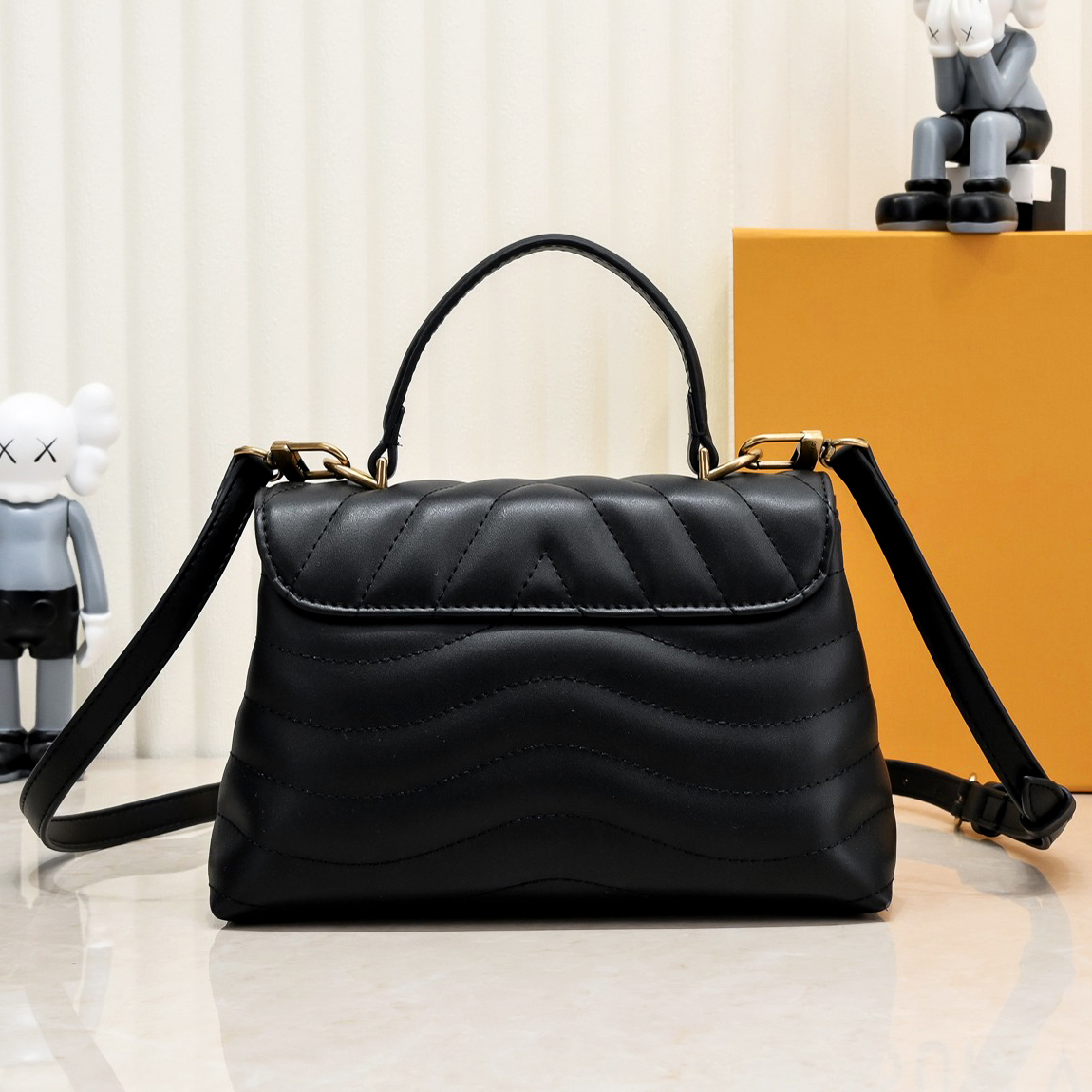 Qualité miroir New Wave Sac à bandoulière Femmes Designer Mini Crossbody Chaînes Sac Téléphone Sac Mode Luxe Sac à main en forme de V en cuir matelassé Mini sac à bandoulière portefeuille