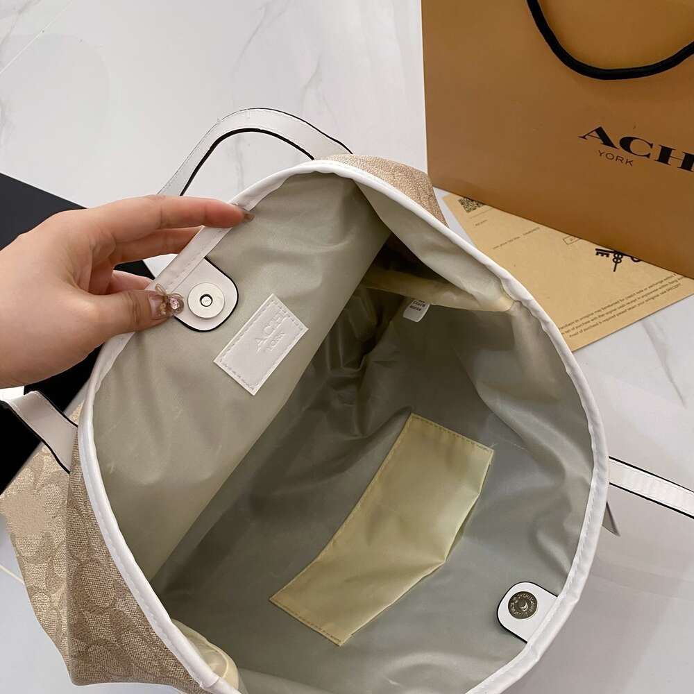 Factory Wholesale and Retail New Handbag Trendy Bag Home Suction Buckle Tote Classic Vintage Shopping Olay Leather Womens