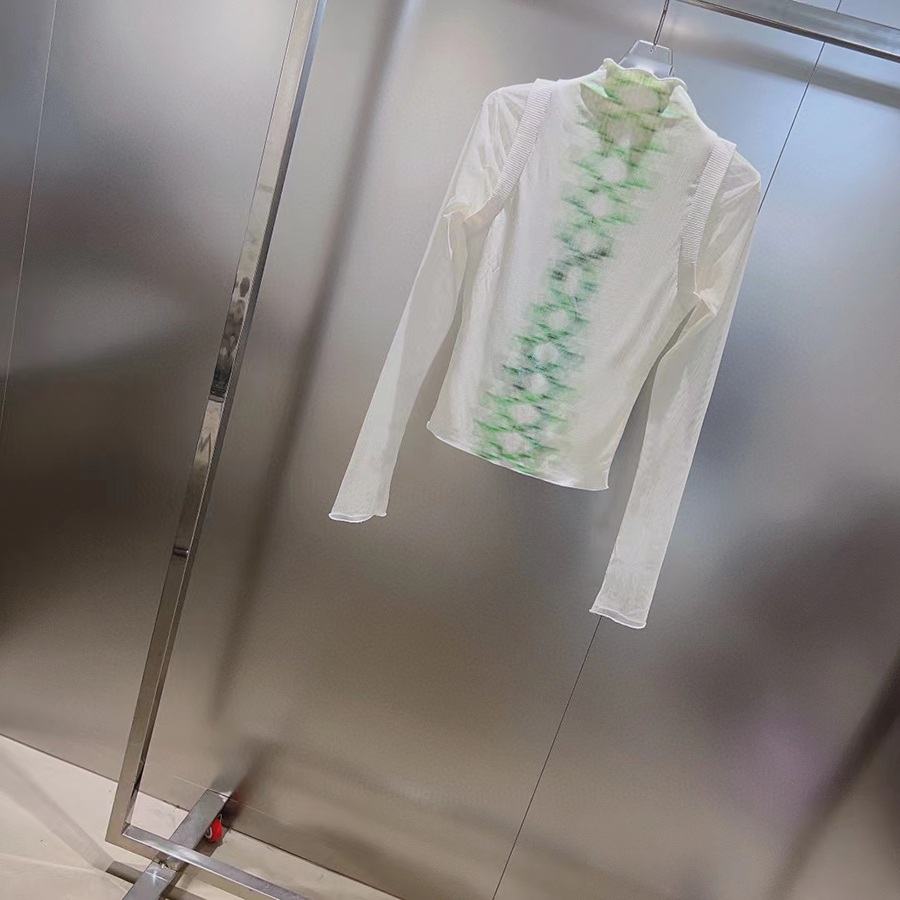 تي شيرت الأكمام الطويلة للسيدات مع تصميم صبغة ربطة عنق ، ونسيج شبكية للتنفس ، والراحة ، والأزياء ، والتنوع