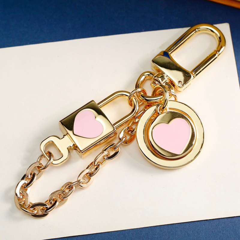 2024 Новый классический брелок для ключей V-образной формы для мужчин и женщин, высококачественный брелок для ключей высокого качества, качество 1:1, хороший розовый брелок для ключей с любовью