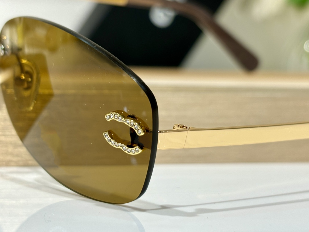 Luxus-Marken-Designer-Sonnenbrille für Damen A71559, Metall, Retro-Farbwechsel, dekorative Spiegel, modische, rahmenlose, mit Kristallen versehene Schutzbrille mit Schutzhülle