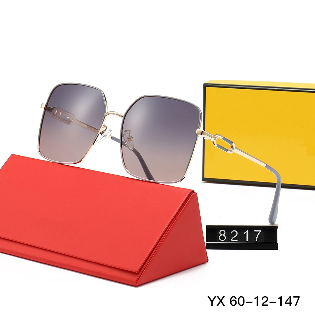 Restez au frais et élégant avec ces lunettes de soleil pour toute occasion, ils offrent une protection à 100% UV et sont livrés avec un étui assorti pour un stockage et un transport faciles
