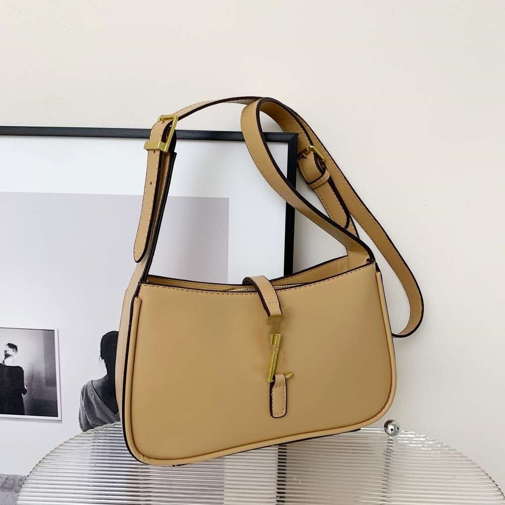 Exportações de fábrica Novo Designer Bolsas Femininas 50% Desconto Primavera Versátil Bolsa Verão Novo Padrão de Pedra de Ombro Único Preto Mulheres High End Crossbody