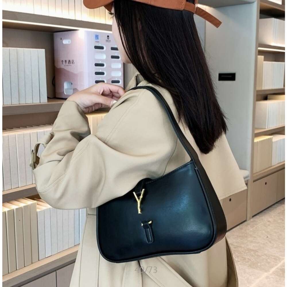 Exportações de fábrica Novo Designer Bolsas Femininas 50% Desconto Primavera Versátil Bolsa Verão Novo Padrão de Pedra de Ombro Único Preto Mulheres High End Crossbody