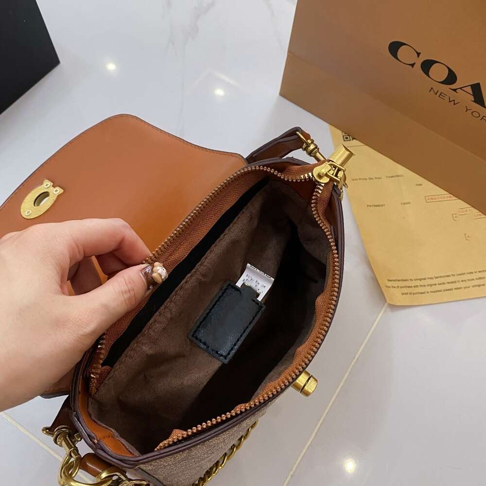 Factory Wholesale 55% Discount Designer New Fashion Bags pour femmes Famille Bag Famille Bagure à la mode Stravon Diagonal Stravaral Old Flower