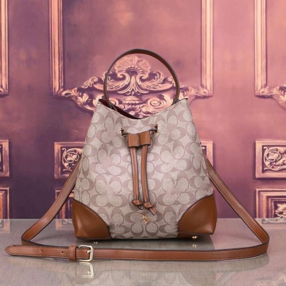 Bolsa de viagem feminina de design para mulheres * 2024 nova bolsa portátil de grande capacidade, presentes modernos e versáteis para mulheres com um ombro crossbody