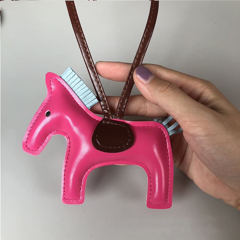 Designer Keychains for woman Fashion Blend Horse Animal Backpack pendant accessories up leather high cartoon decorative purse pendant Cute keychain wholesale