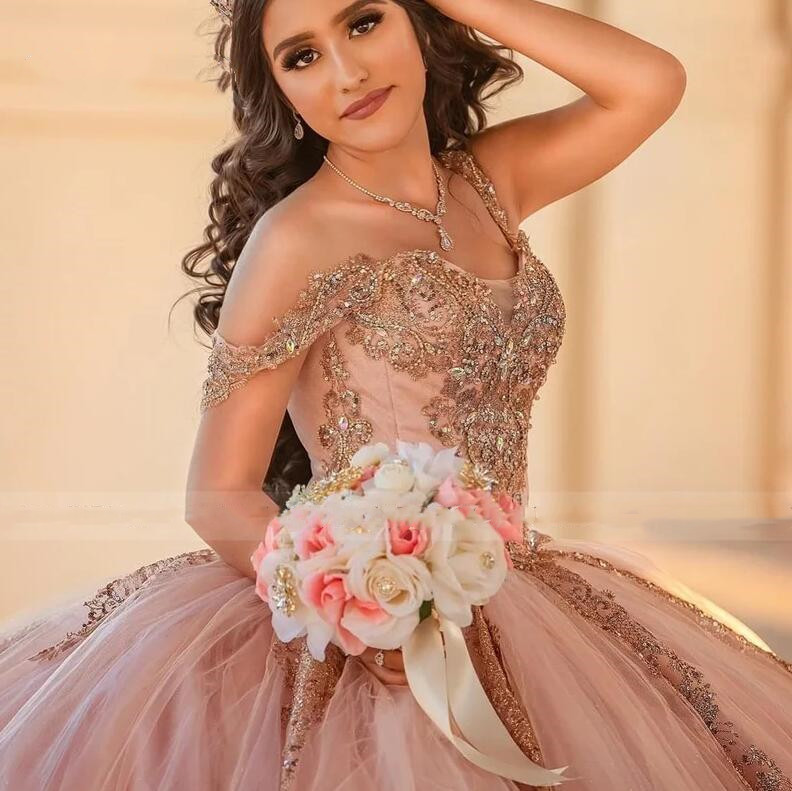 Sparkly Pink Quinceanera Dresses 2024 Ball Gown Rose Gold Lace Applique Pärlad Princess Sweet 16 Prom Dress Birthday Party Vestido de 15 0311