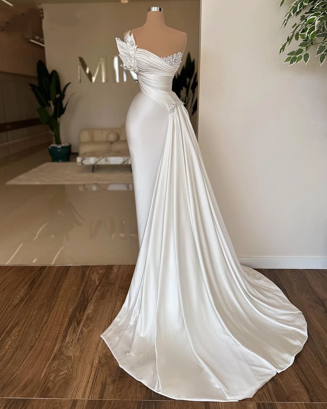 Robe de mariée sirène Simple, sans bretelles, avec perles, sans manches, avec traîne de balayage, sur mesure, grande taille