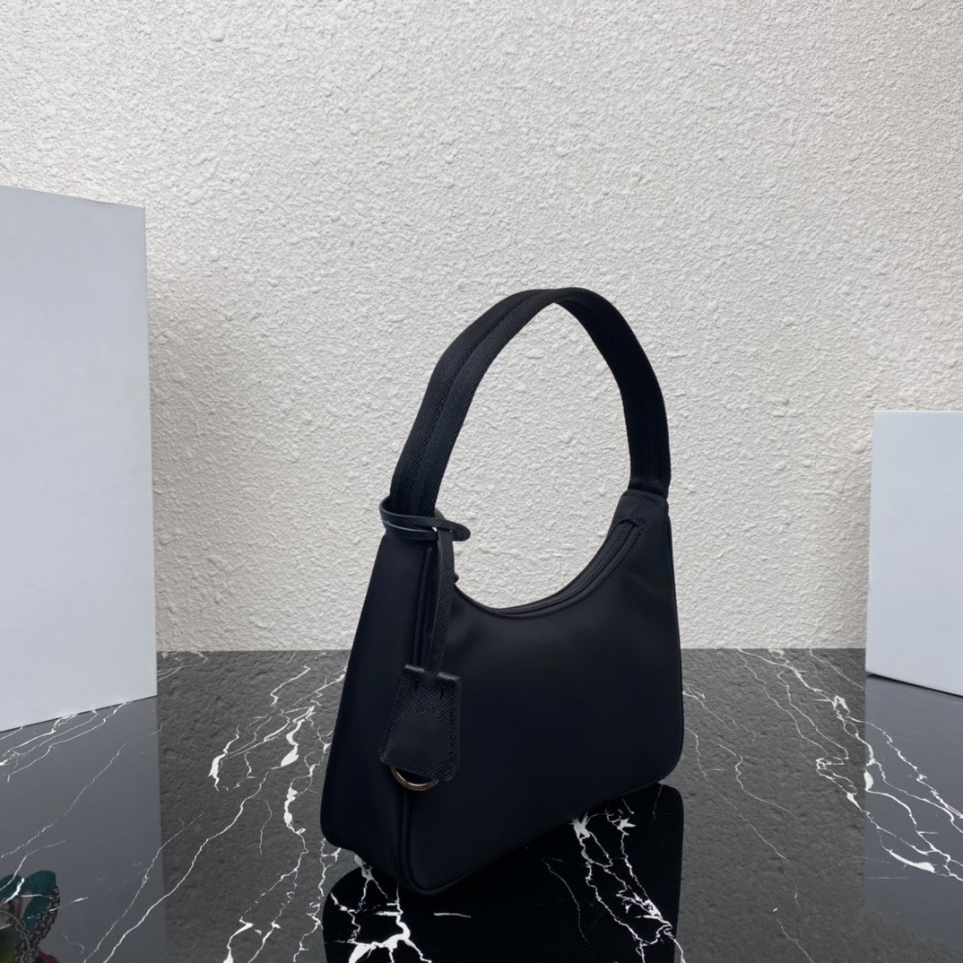Högkvalitativ kvinnors axelväska Nylon Tote Hobo Underarm Bag 23 cm Compact Lightweight Hand Bag Designer Purse