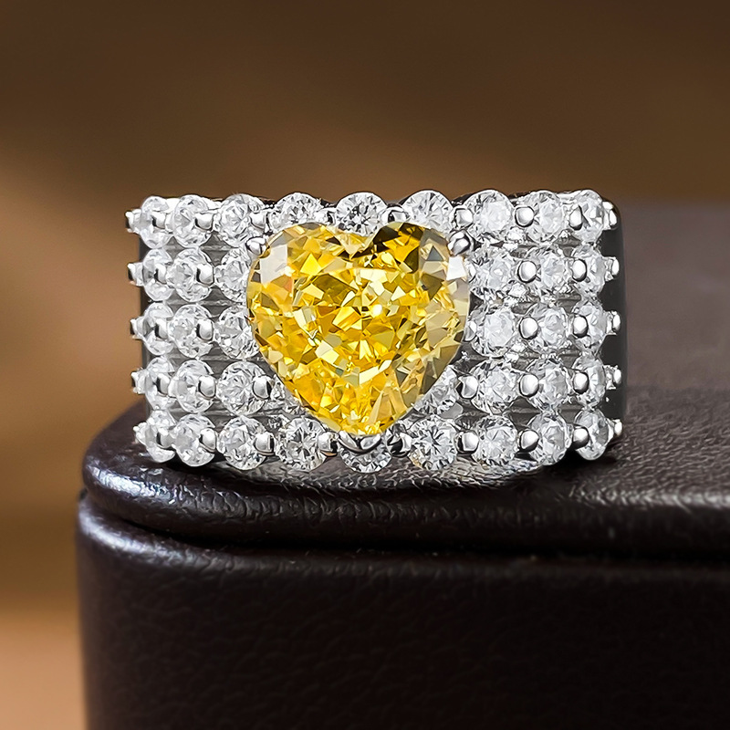 2024 Ins Top Vente Anneaux De Mariage Drop Ship Bijoux De Luxe Réel 100% 925 En Argent Sterling En Forme De Coeur Jaune Moissanite Diamant Pierres Précieuses Fête Cinq Rangées CZ Femmes Bague