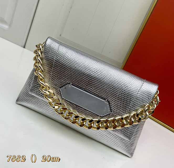 Women clutch bag Metal chain Designer Handbag Leather wallet Front logo printing Shoulder bag Can store wallet cell phone keys lipstick Multifunctional Totes purse