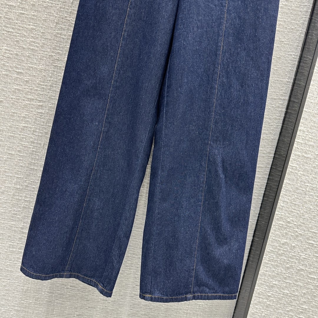 المصمم جينز 2024 الجديد الربيع الصيفي أزياء السراويل المستقيمة العلامة التجارية نفس النمط سراويل ملابس النساء الفاخرة 0312-6