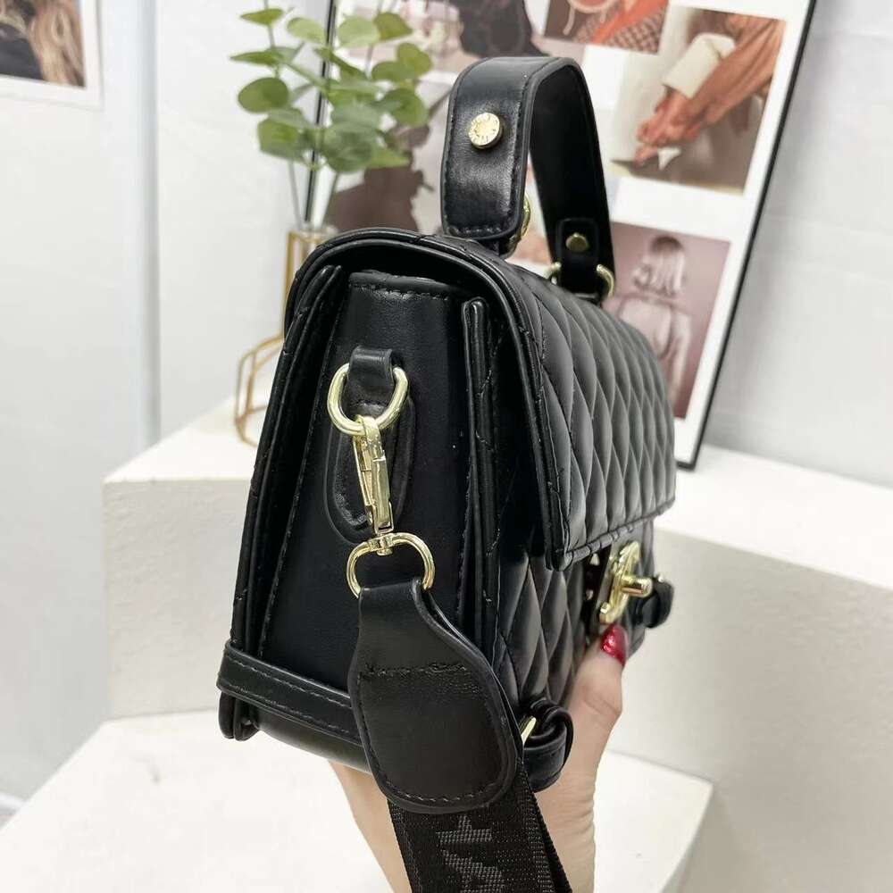 Bolsa de mão designer de moda europeia e americana nas axilas ombro nova alta capacidade lingge corrente crossbody casual tendência feminina bolsa versátil