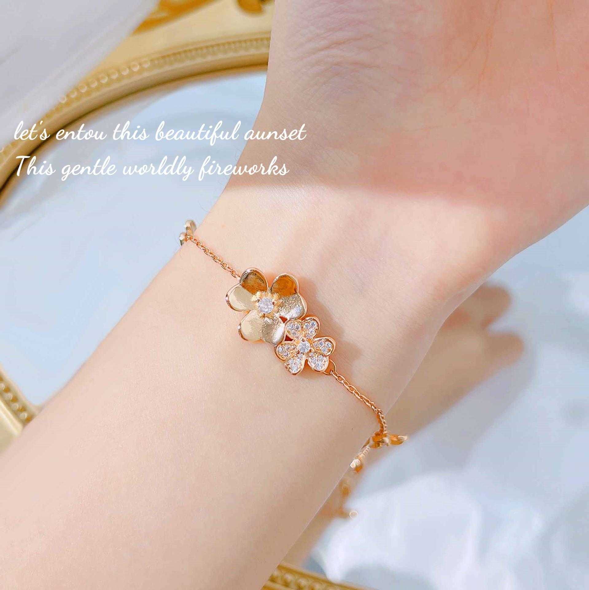 V Necklace Classic Lucky Clover Necklace Pendant Full of Diamonds Petals Flower Bracelet Light Luxury Small Network Red Earrings Female