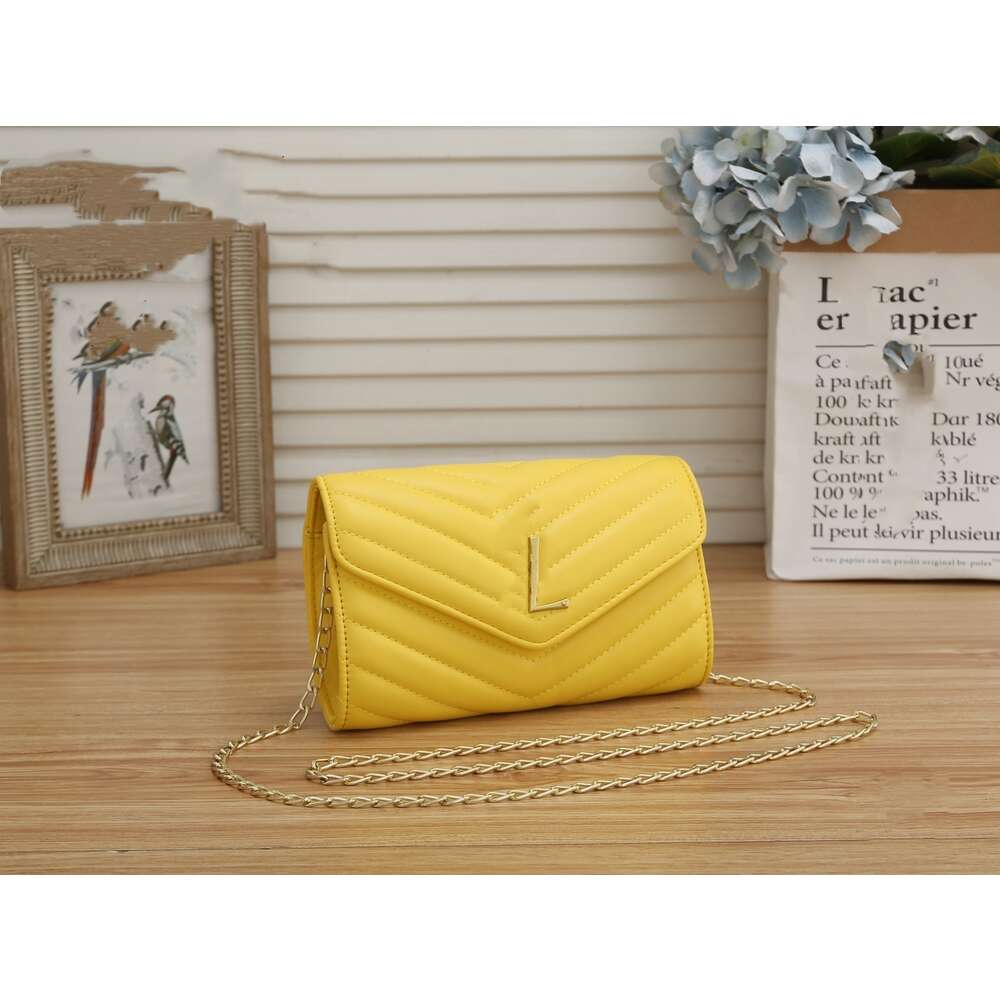 Designer's New Wholesale Price Fashion Bag Genuine Leather Diagonal Cross for Women in Sheep Embroidered Chain V-shaped Grid Shoulder Fashionable Small Mobile Phone