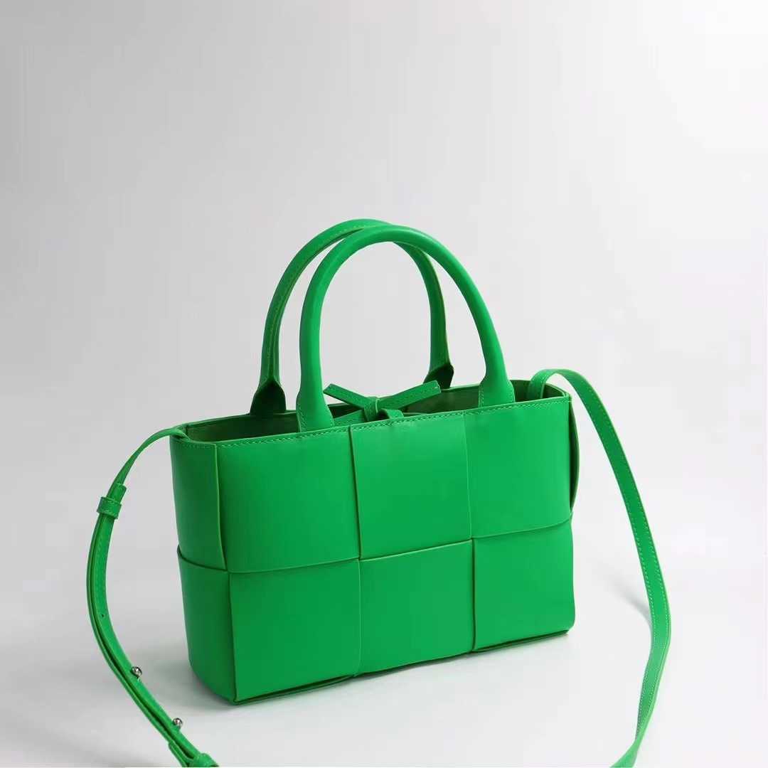 Luxury Bottegs Venets Tote Sac Woven Handbag Bag Panier Cabbage Panier Lady Messenger avec un logo d'origine 1: 1