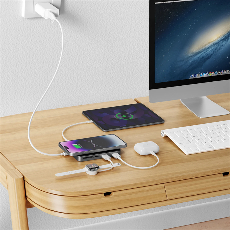 8 في 1 USB C HUB 5GBPS TYPE C CONCKING Station 15W Wireless Fast Charging TF / SD CARD Reader QC / PD Inlet لجهاز كمبيوتر الهاتف مع صندوق البيع بالتجزئة