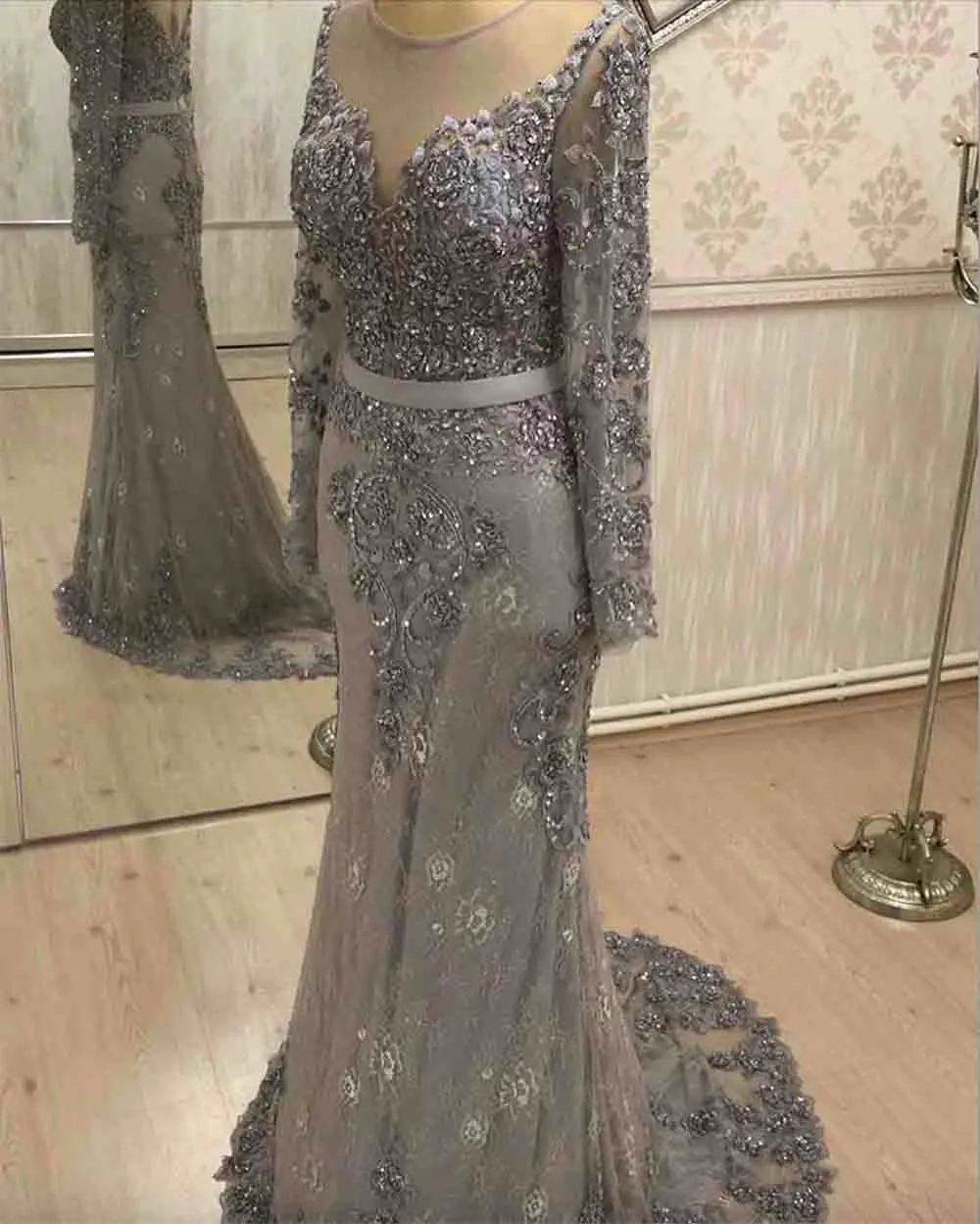 2023 Arabic Silver Luxurious Lace Beaded Mother Of Bride Dresses Mermaid Long Sleeves Mother Of Groom Dresses Vintage Evening Party Gowns