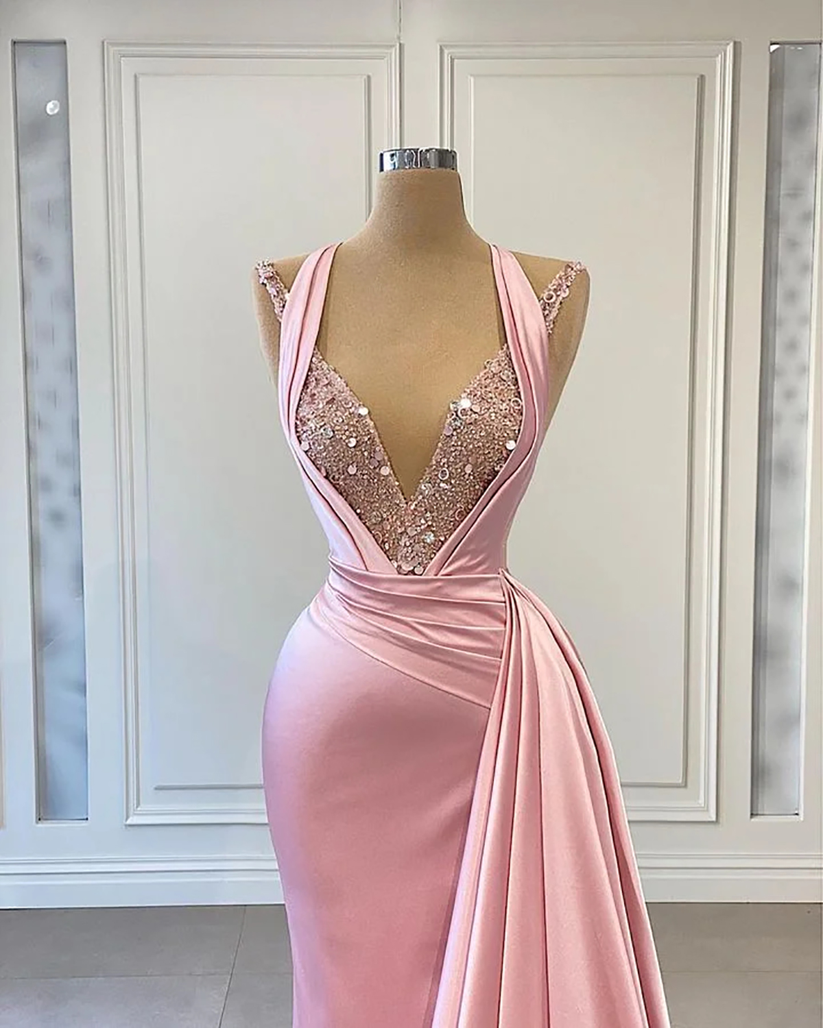 Glamoureuze Zeemeermin Avondjurken Halter Lovertjes Applique Kralen Galajurken Roze Satijn Asymmetrische Vestidos De Noche Sweep Trein