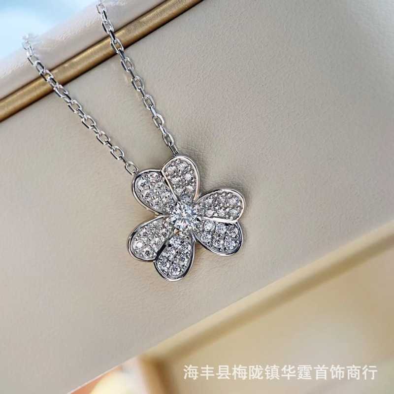 Colar V Fanjia Trevo Cheio de Diamantes Moda Colar Fresco e Versátil Flor Pingente Luz Colar de Luxo Corrente Transmissão ao Vivo Mesmo Estilo