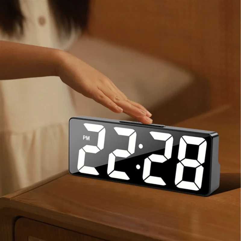 Andere Uhren Zubehör Neueste Digitaluhr LED Wecker Schlafzimmer Elektronische Desktop-Uhr mit Temperaturanzeige Einstellbare Helligkeit 12/24 StundenL2403