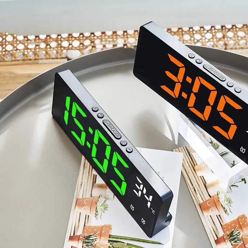 Andere klokken Accessoires Spraakbediening Digitale wekker Temperatuur Dubbel alarm Snooze Desktop Tafelklok Nachtmodus 12/24H LED-klok Horloge BureauklokL2403