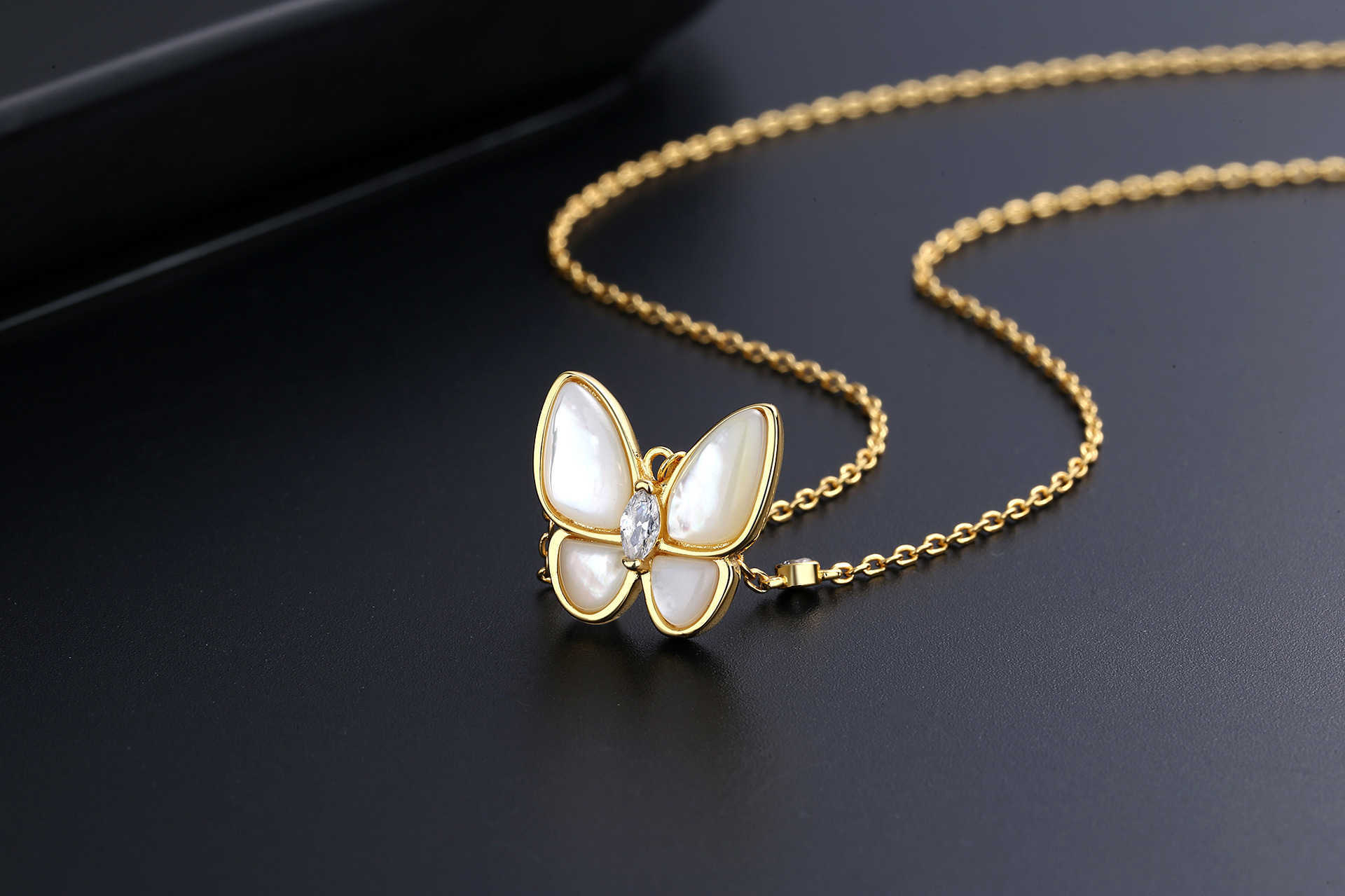 V Necklace High version s925 Silver Fan Family Butterfly White Fritillaria Necklace Korean Version Simple Fairy Clavicle Chain Pendant Special Live Broadcast