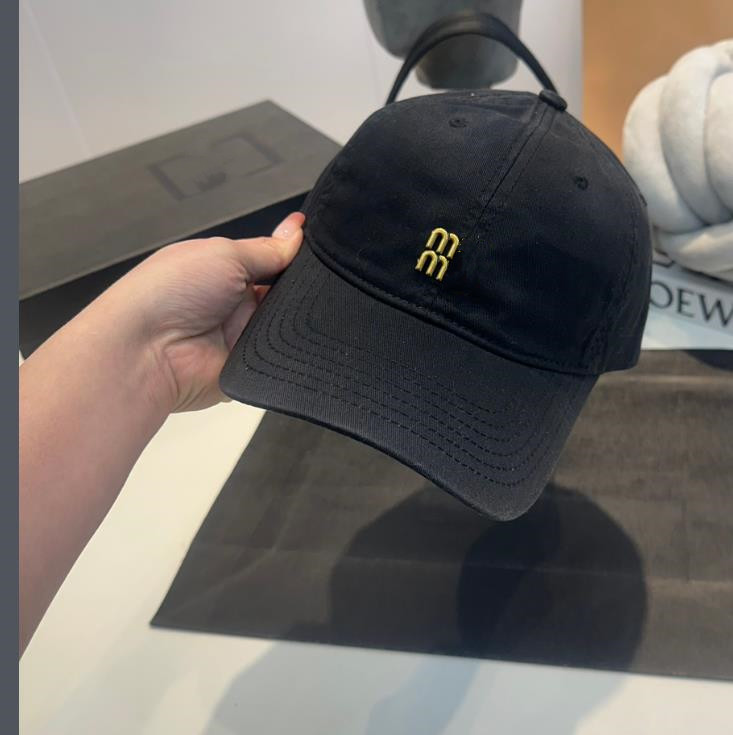 Luxury Sun Baseball Cap för män och kvinnor Designer Kvinnor Godis Färgglada Ball Hat Caps Casquette Unisex Solid Fitted Sun Caps Free Ship