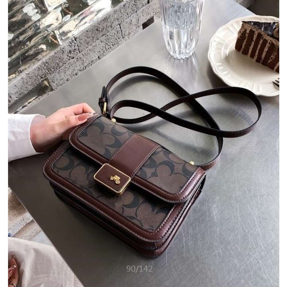 Designer Bag Factory Online Wholesale Retail Womens Bag Early Spring New Wine French Underarm Sensory Stick Crossbody Small