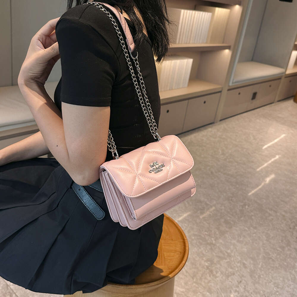 Designer Bag Factory Online Wholesale Retail New Classic Old Flower One Shoulder Crossbody Bag Sydney Strawberry Print Handheld Shell Dragkedja Mantou