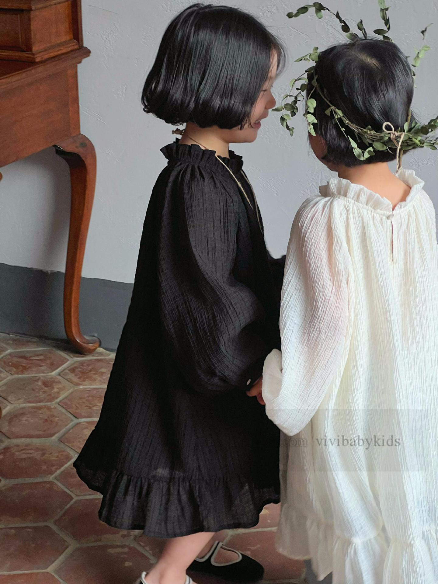 2024 Spring Girls Falbala Dresses Kids Ruffle Collar Long Sleeve Dress Children 순수한 컬러 느슨한 공주 옷 Z7136