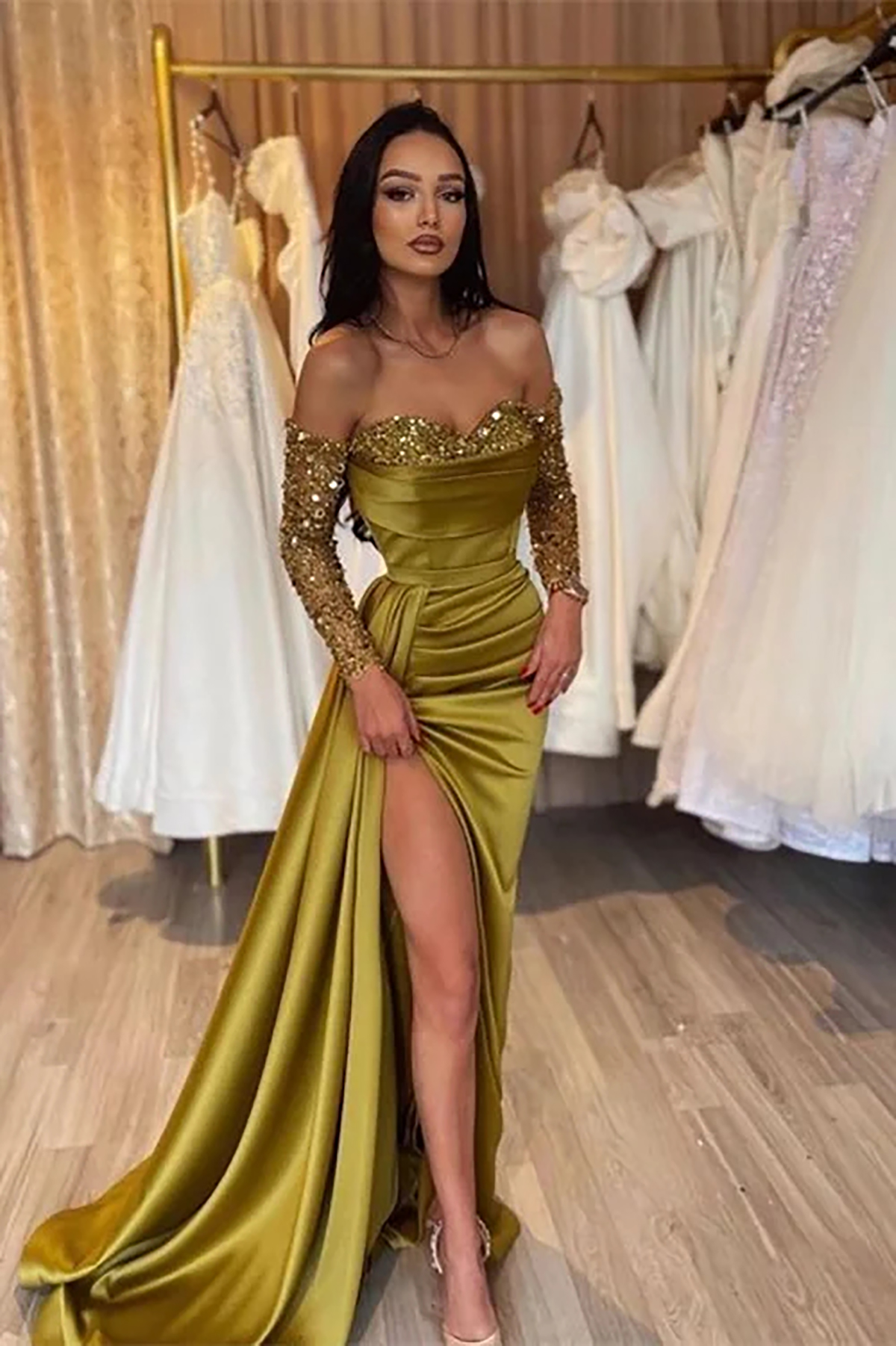 Wunderschöne sexy Meerjungfrau-Abendkleider aus Gold, Satin, Pailletten, Perlenapplikationen, Ballkleider, schulterfrei, seitlich geteilt, Vestidos De Noche, herzförmiger Sweep-Zug