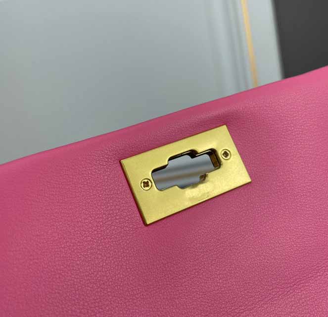 Sheepskin designer Tote bag Luxury woman Handbag purse Leather chain rivet trim Crossbody bag With a detachable handle and a sliding chains ornament Clutch bag