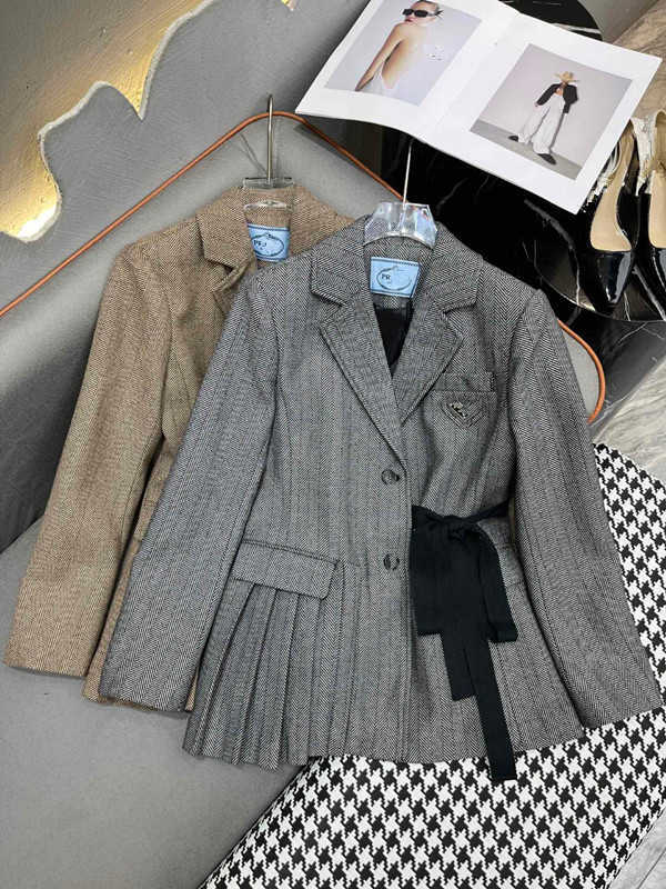 Kadınlar Suits Blazers Tasarımcısı Erken Bahar Yeni Nanyou Pra High End Zarif Rüzgar Kayışı Sarılmış Bel Zayıflama ve Katlanmış Halkaz Kalıp Takım Takım Kadınlar V0WF