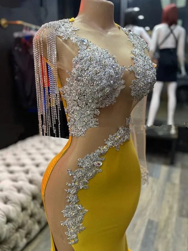 2023 Yellow Prom Dresses Mermaid One shoulder Illusion Cutaway Sides Long Sleeves Appliques Silver Crystal Beaded High Side Split Sexy Evening Gowns Robe De Soiree