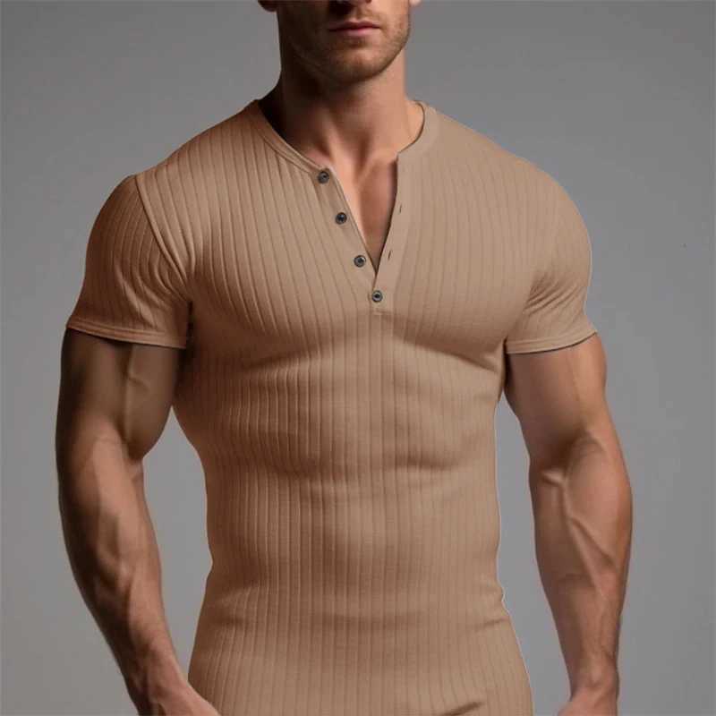 Erkek Tişörtler Sıradan Şeritli Düz Renk Erkek Tişörtleri Boş Zaman O boyun düğmesi Kısa Kol Tişörtü Yaz Erkekler Spor Moda Sade Tee Tulunma