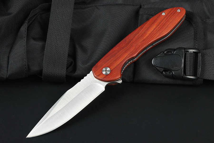 High Quality M7722 Flipper Knife 440C Satin Drop Point Blade Rosewood with Steel Sheet Handle Ball Bearing Outdoor Camping Hiking Fishing EDC Pocket Knives