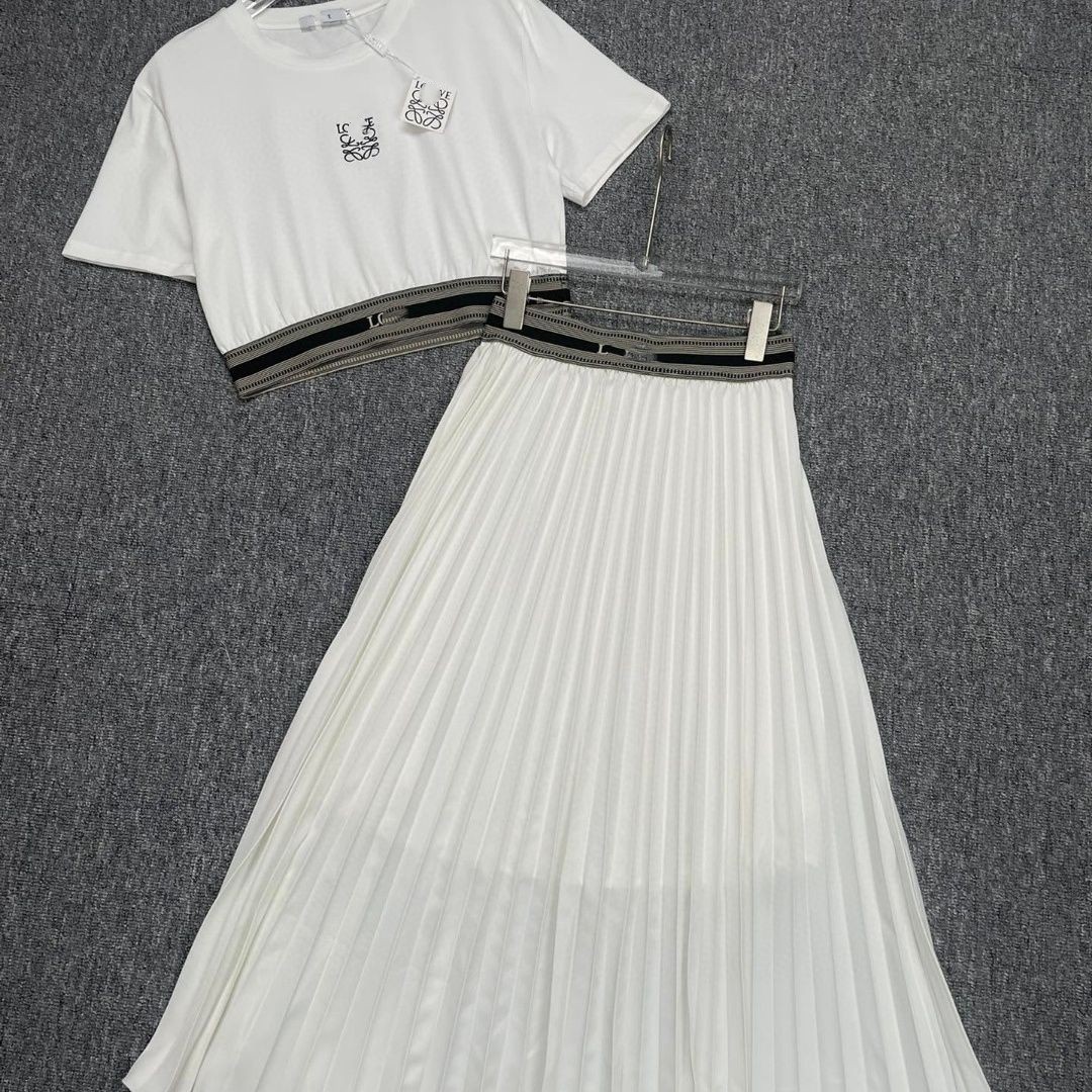 T-shirt à manches courtes avec logo brodé de fleurs pour femmes, jupe longue plissée, bloc de couleur, ensemble 2 pièces, costume SMLXL