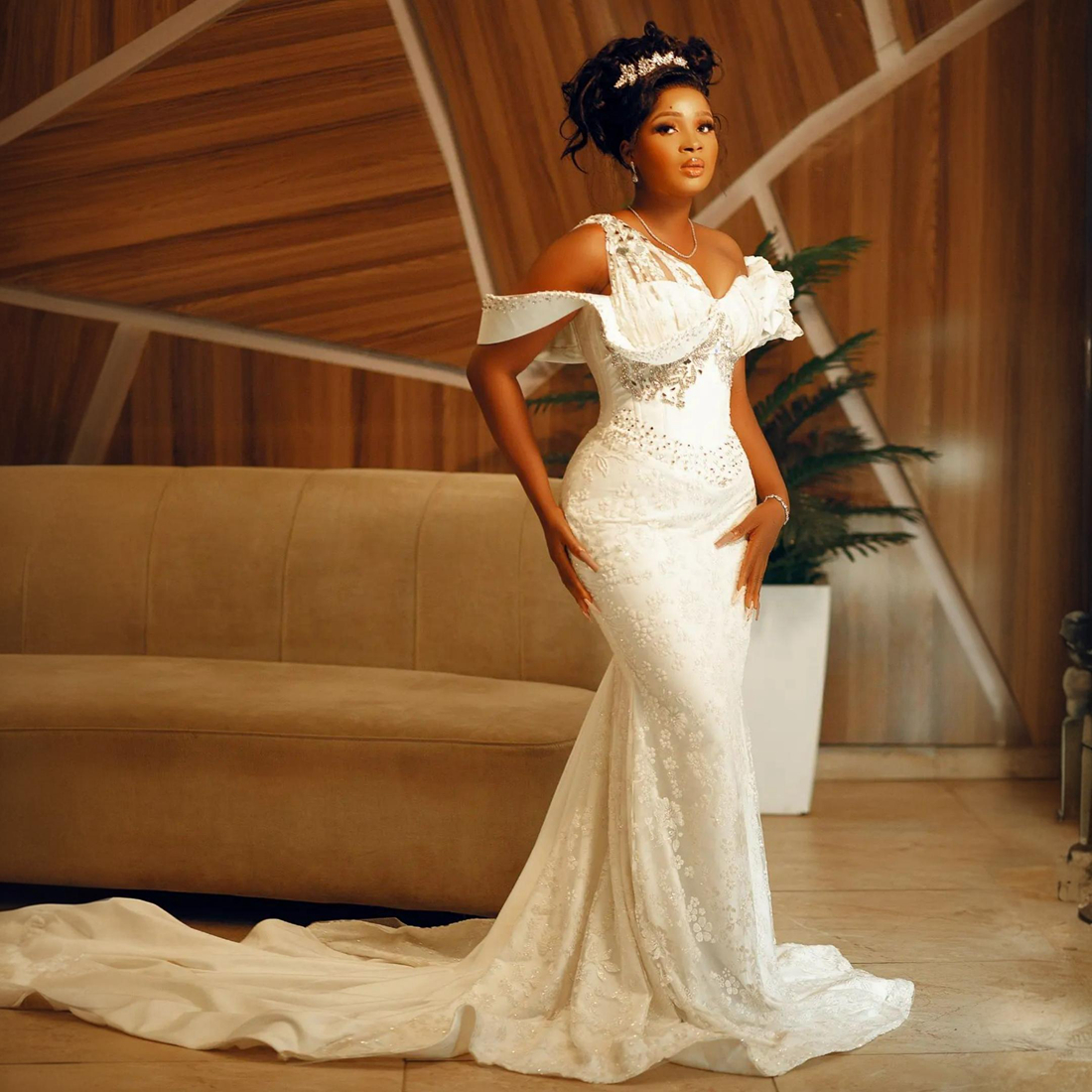 2024 Robe de mariée sirène grande taille pour mariée robes de mariée une épaule Illusion robe de mariée en dentelle perlée robes de mariée en strass pour femmes noires africaines NW135