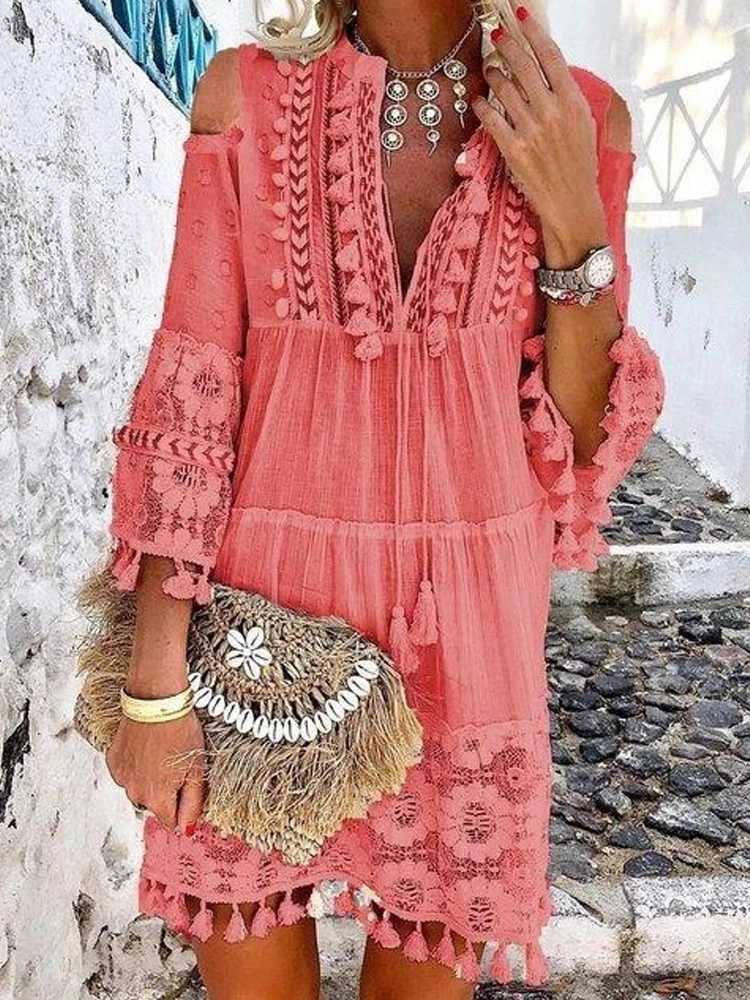 Robes décontractées de base Nouveau printemps broderie Crochet dentelle Boho robe femmes élégant hors épaule gland à volants Mini robe été col en V dame plage robe L2403