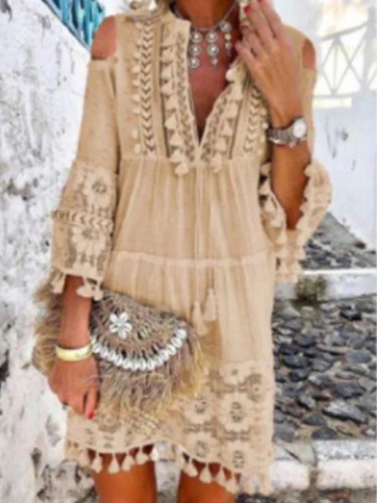 Robes décontractées de base Nouveau printemps broderie Crochet dentelle Boho robe femmes élégant hors épaule gland à volants Mini robe été col en V dame plage robe L2403