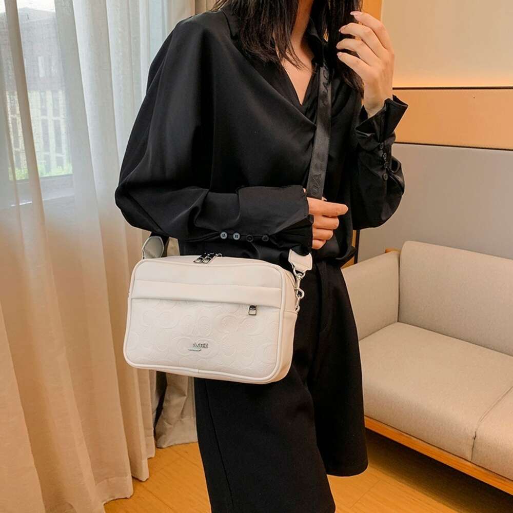 Stylish Handbags From Top Designers Wide Shoulder Strap Autumn and Winter New Style Simple Fashionable Large Capacity Casual Underarm Single Bag Small Square