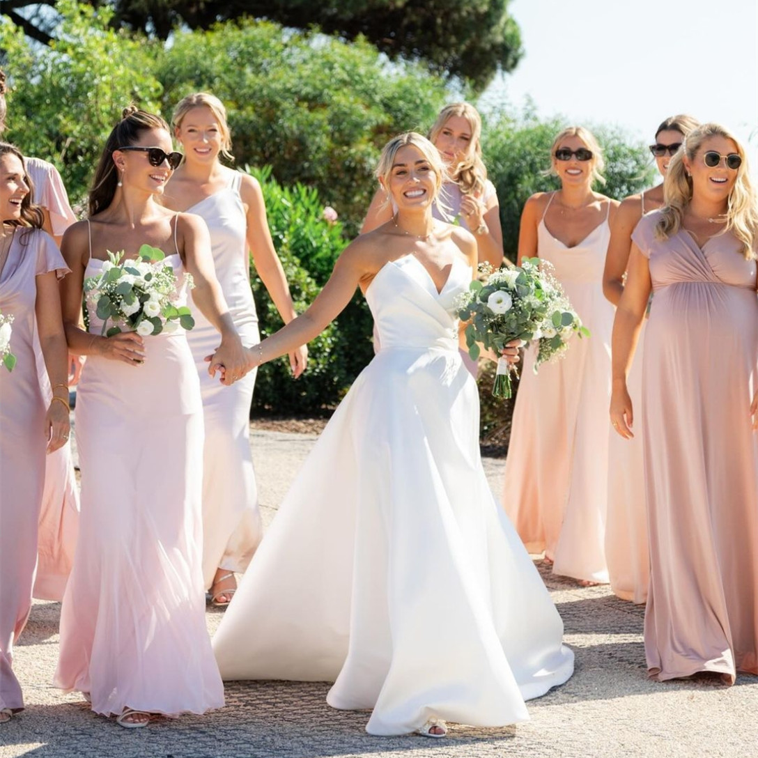 Edles, langes, gewelltes Garten-Brautkleid mit V-Ausschnitt und Taschen, A-Linie, elfenbeinfarben, ärmellos, mit Schleppe, Brautkleid, verdeckte Knöpfe auf der Rückseite, Vestido de Novia-Damenkleider