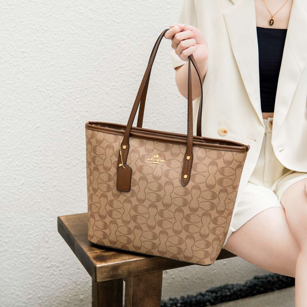 Storefront Advanced and Fashionable Light Luxury Handbag 2024 New Large Capacity Tote Bag Simple Casual Shoulder