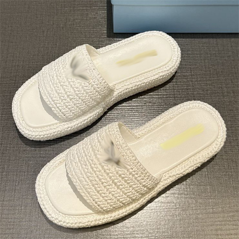 2024 Novo Prad Triângulo Palha Weave Chinelo Sandália Plataforma Ráfias Chinelos Designer Mulher Mens Verão Salto Liso Casual Flip Flops Ao Ar Livre Piscina Sliders Praia Sapato