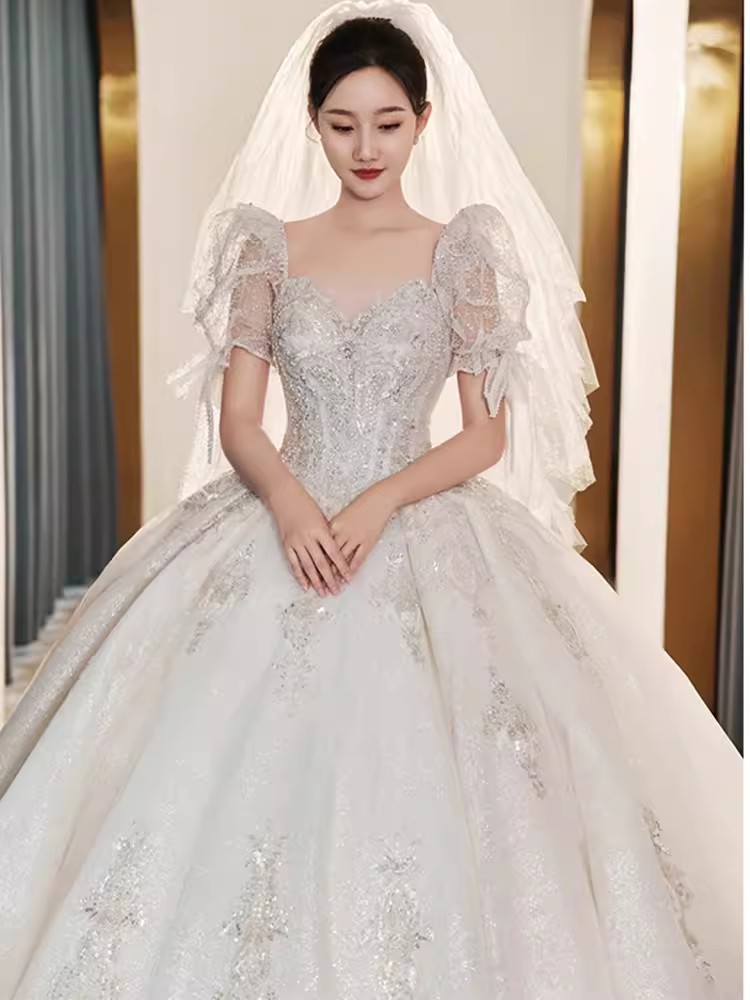 Abiti da sposa con maniche corte modeste Abiti da sposa Abiti da sposa Collo gioiello trasparente Paillettes applicate in pizzo Taglie forti Robe De Mariee Realizzato su misura