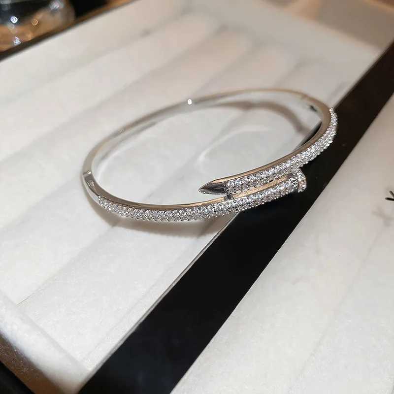 Bracelet 2024 nouveau bracelet coréen bracelet de luxe élégant mode Europe et amérique simple brillant bracelet femmes fête femme bijouxl2403